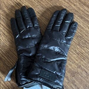 UGG Black Leather Soft Gloves so cool with a zipper!